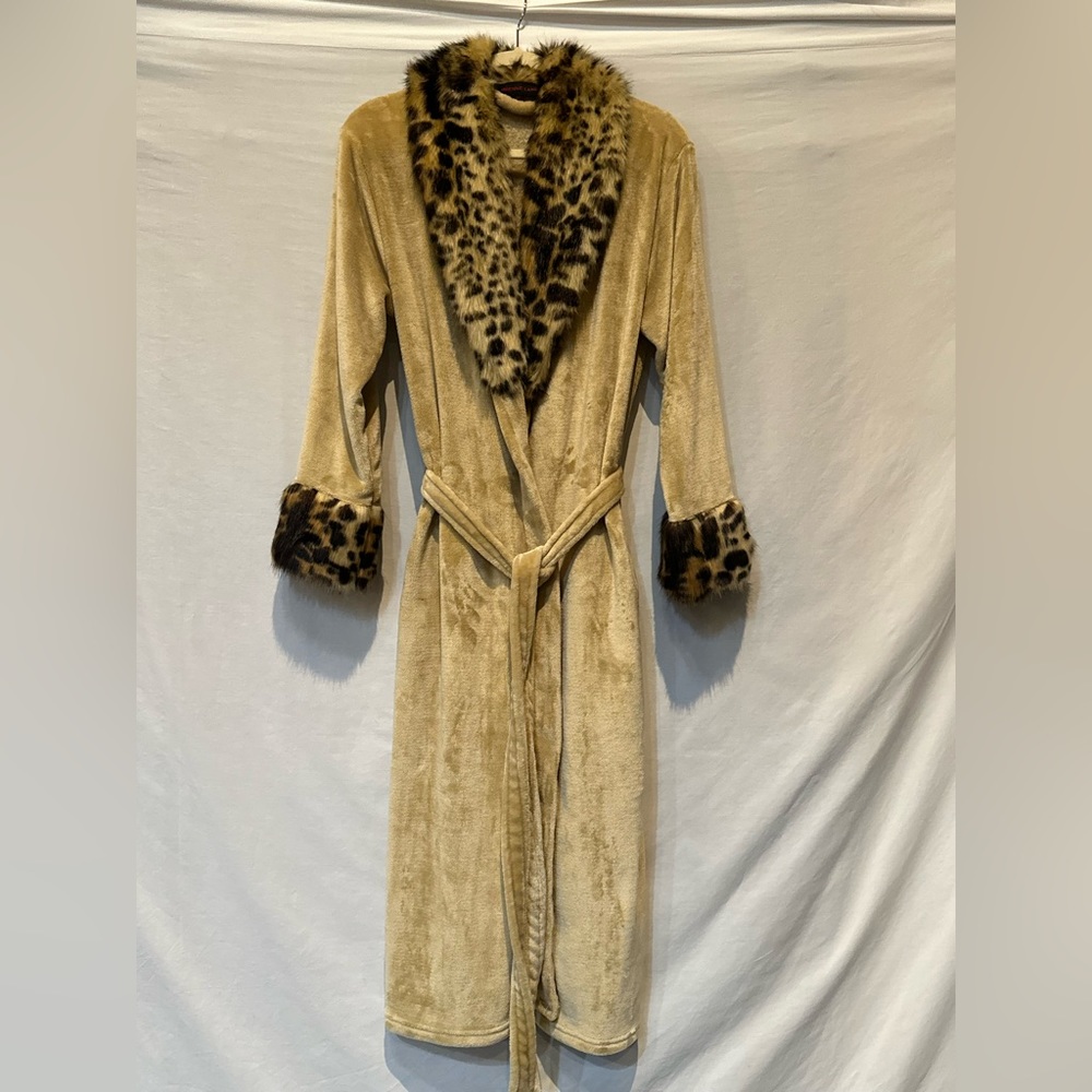 NWOT - Adrienne Landau Luxurious Plush Robe With Faux Fur Trim - Size M/L
